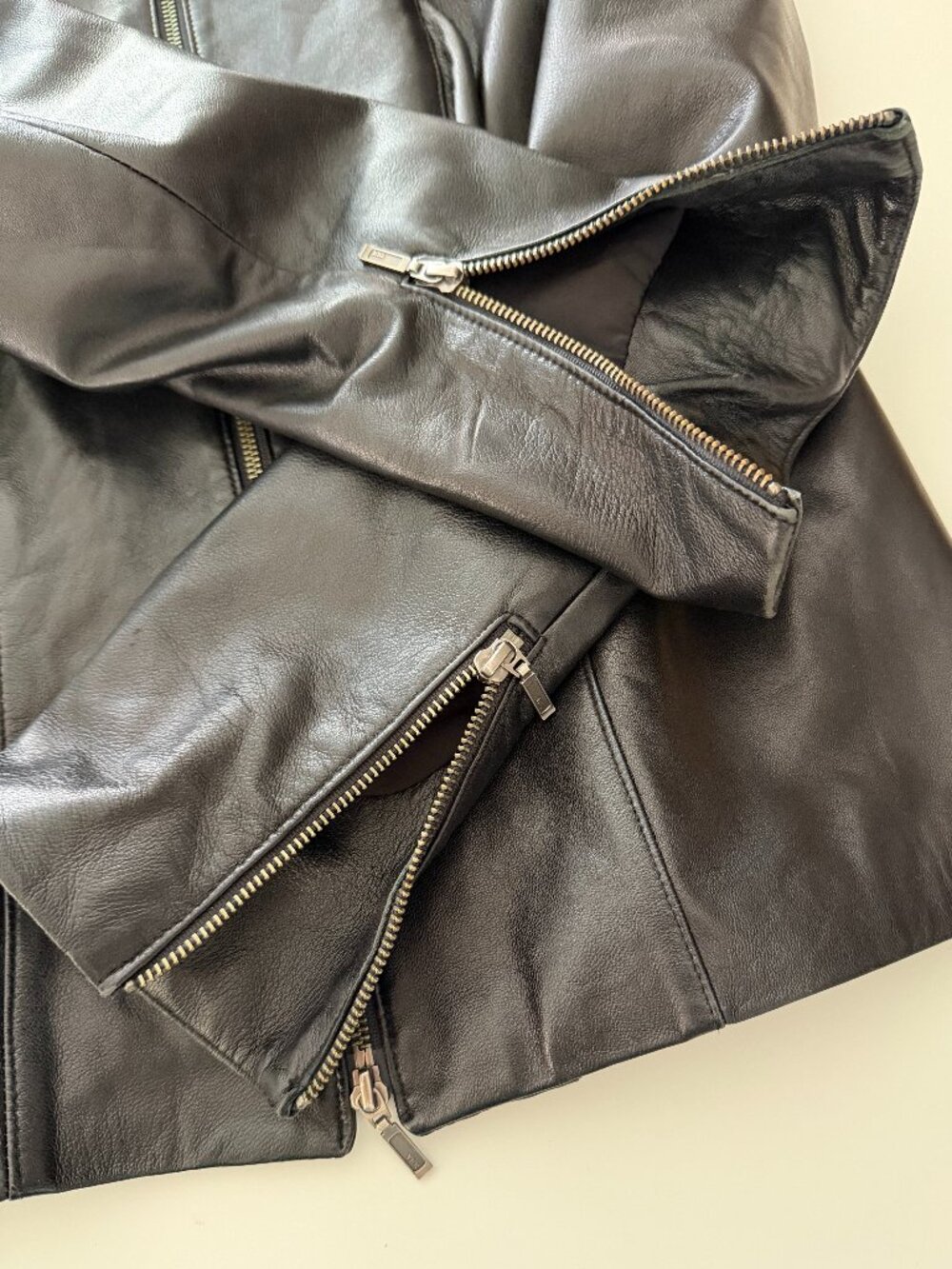 Danier Black Italian Leather Jacket- Made in Canada - Picture 6 of 12